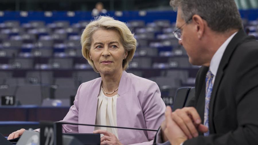 Tarievenoorlog: Maximaal invoertarief van 15% voor farma