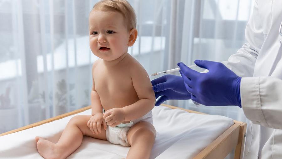 Les sages-femmes pourront vacciner les tout-petits: à quelles conditions?