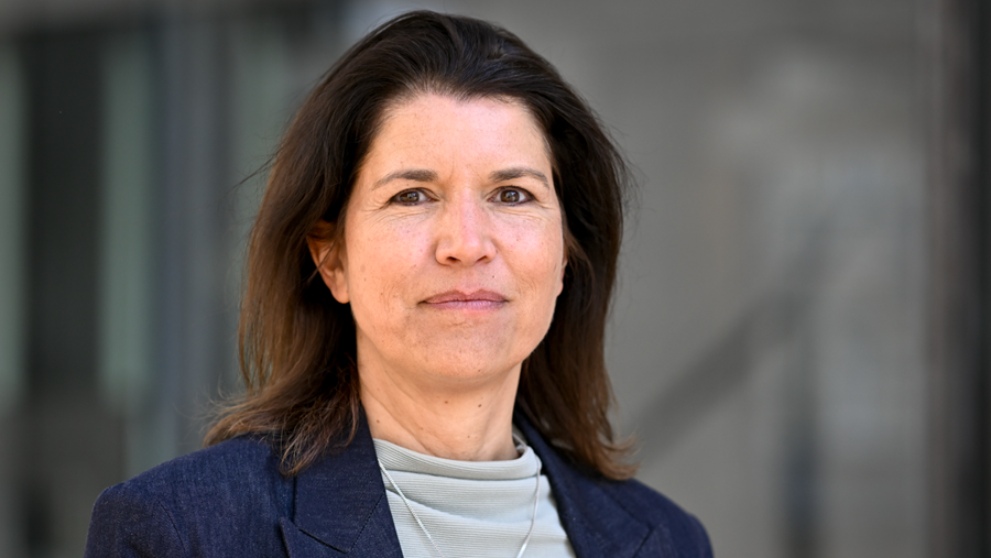 Van Peel schotelt Eternit rekening van 1 miljard euro voor