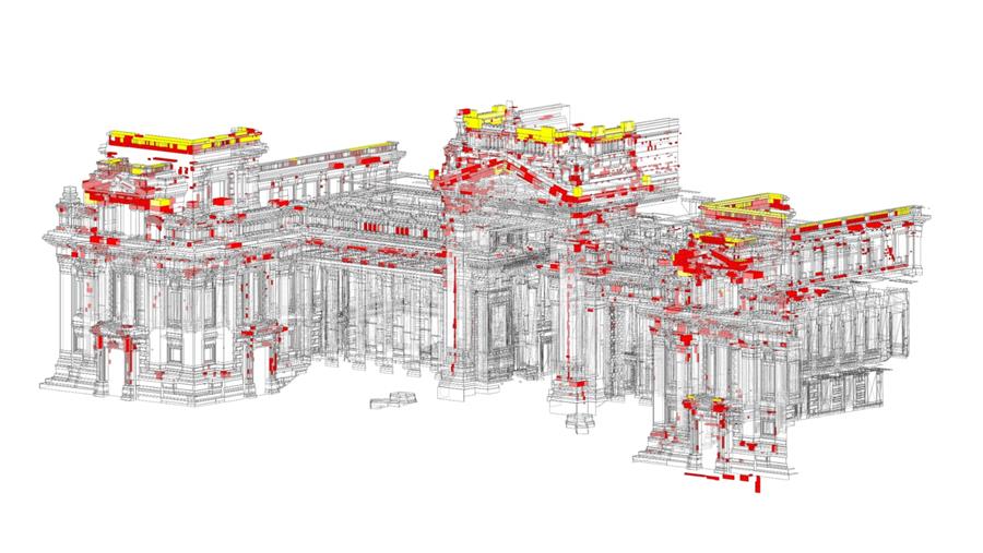 La façade du Palais de Justice se détache de plus en plus de l'échafaudage