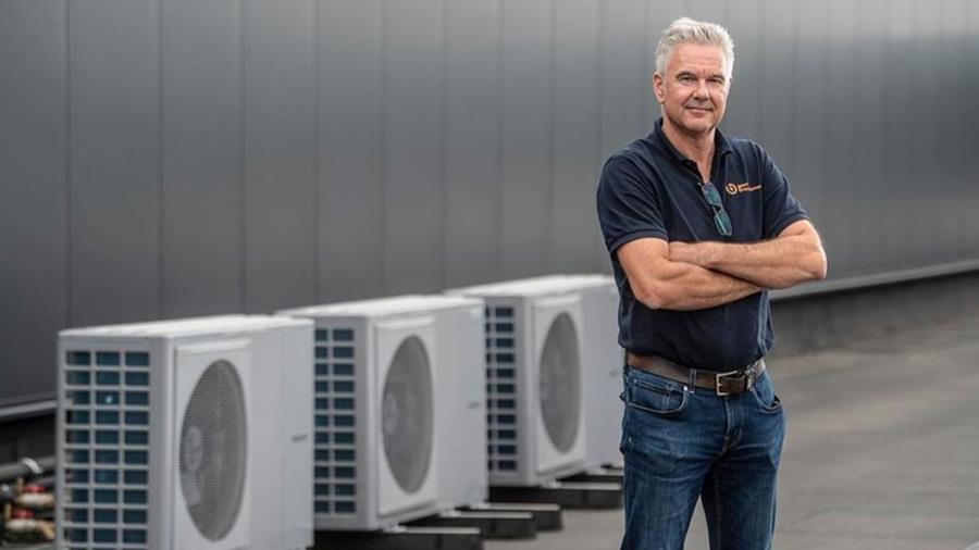 Trois pompes à chaleur monobloc combinées pour fournir une grande puissance