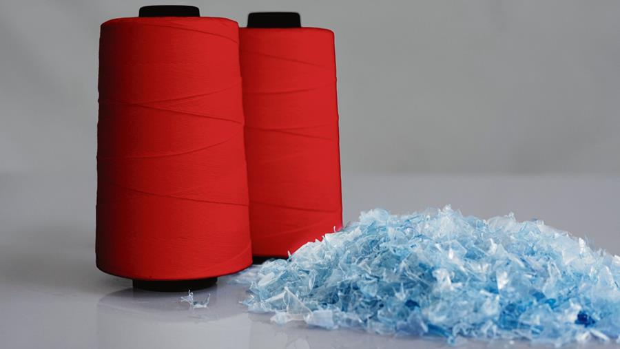 Nieuw hightechweefsel uit oude functionele kleding